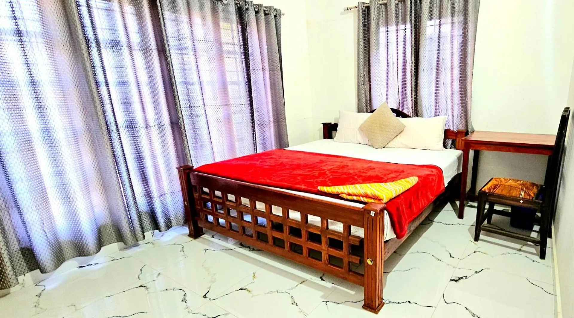 Dean Dale Cottages تيكَدِيْ الهند