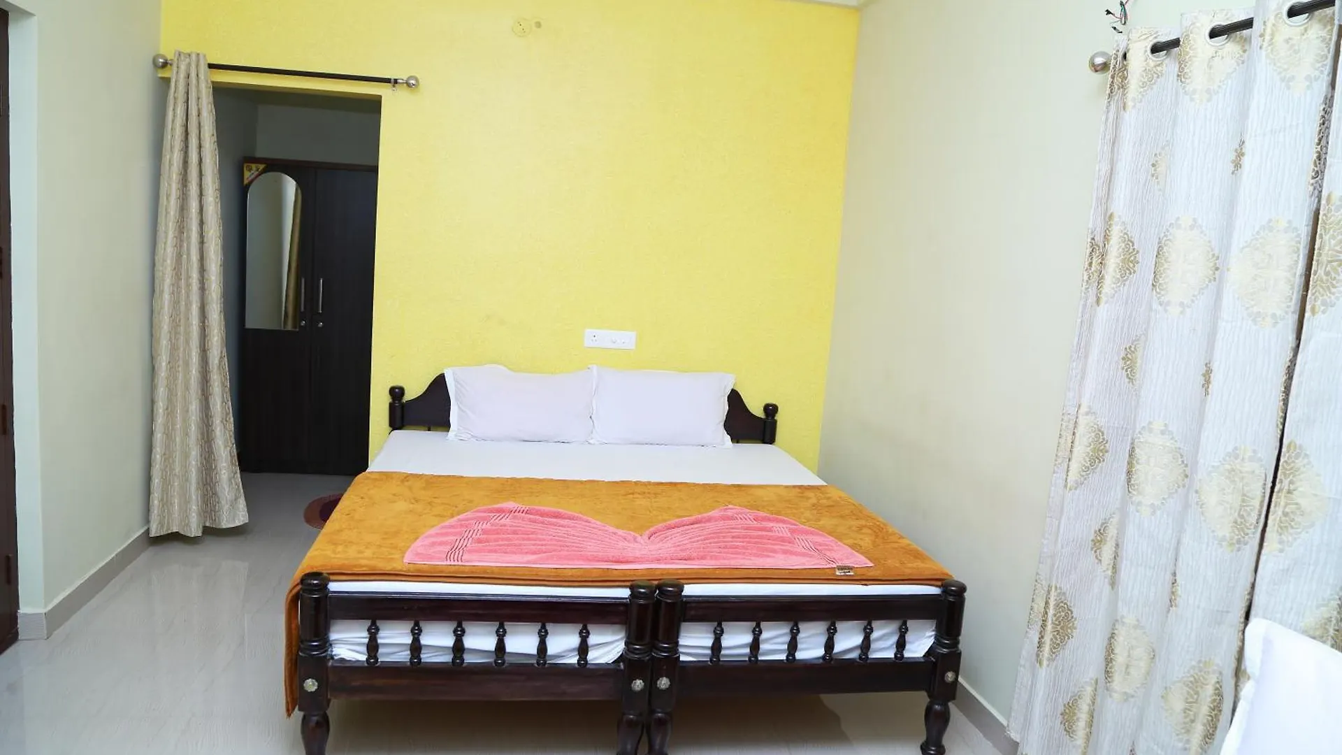 Dean Dale Cottages تيكَدِيْ الهند